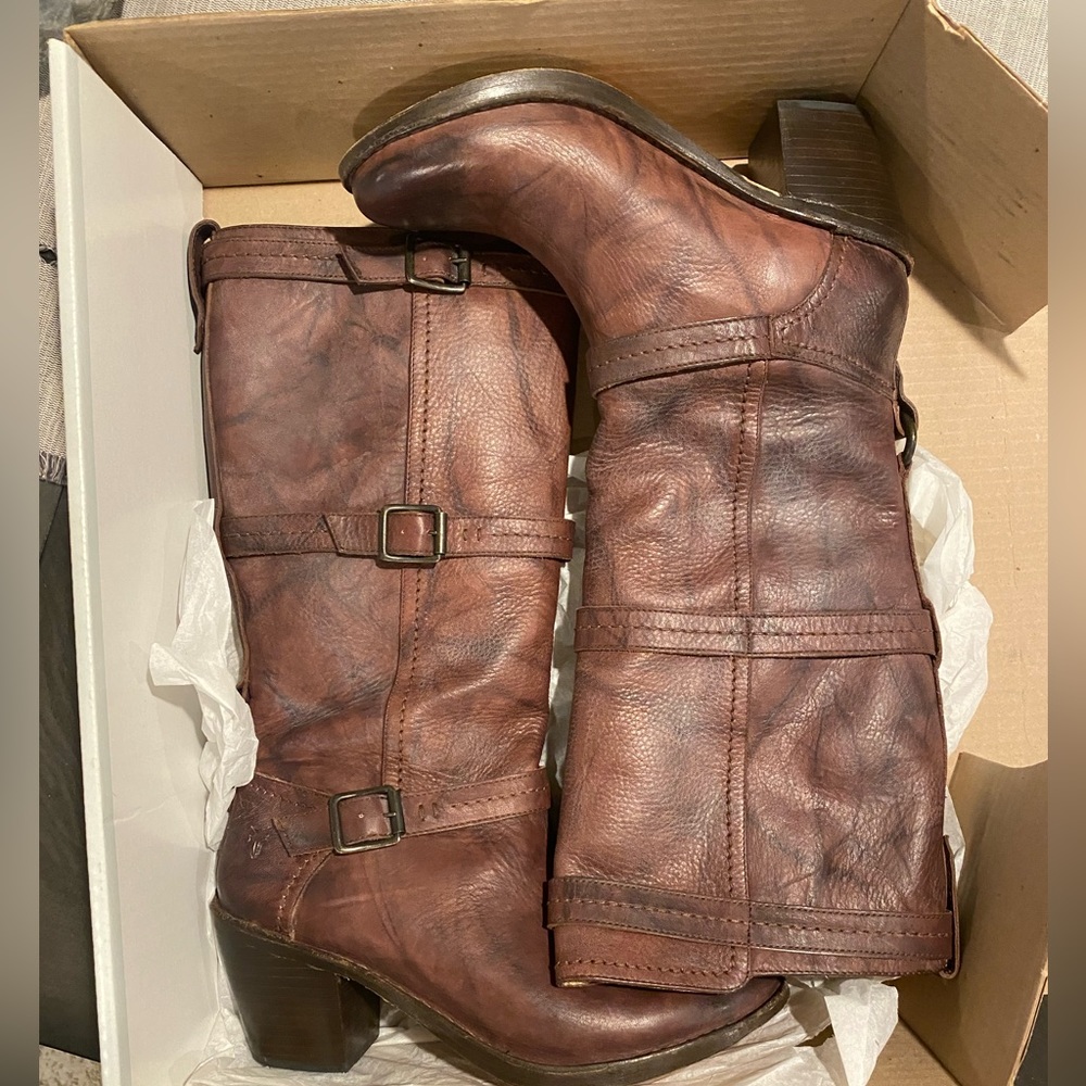 Women’s frye boots size 8 brown excellent condition worn twice